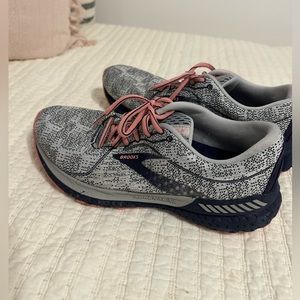 Brooks Size 10.5